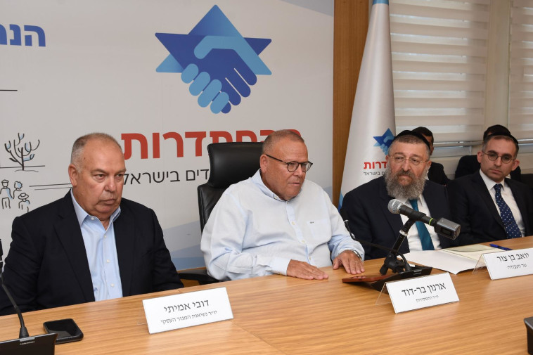 יואב בן צור, ארנון בר דוד, דובי אמיתי