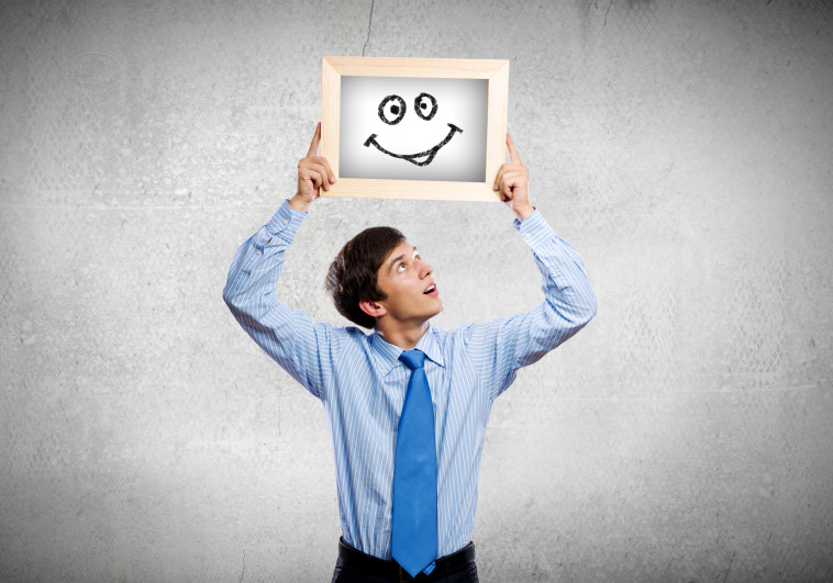 אנשים מזויפים מסלפים את המציאות