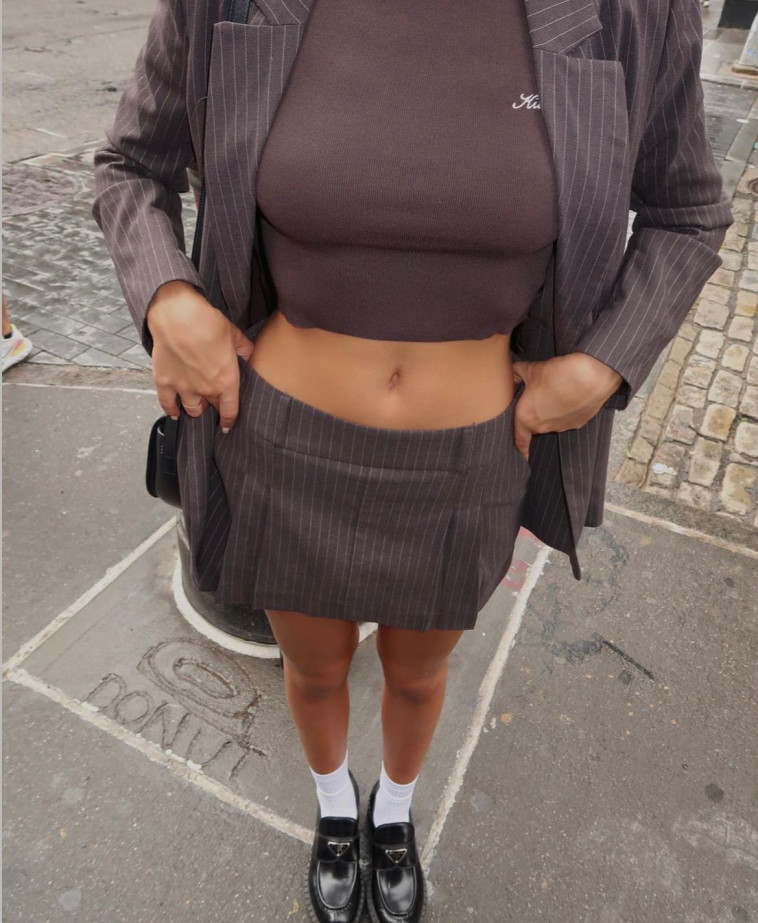 הלוק המונוכרומטי של נועם בוהדנה