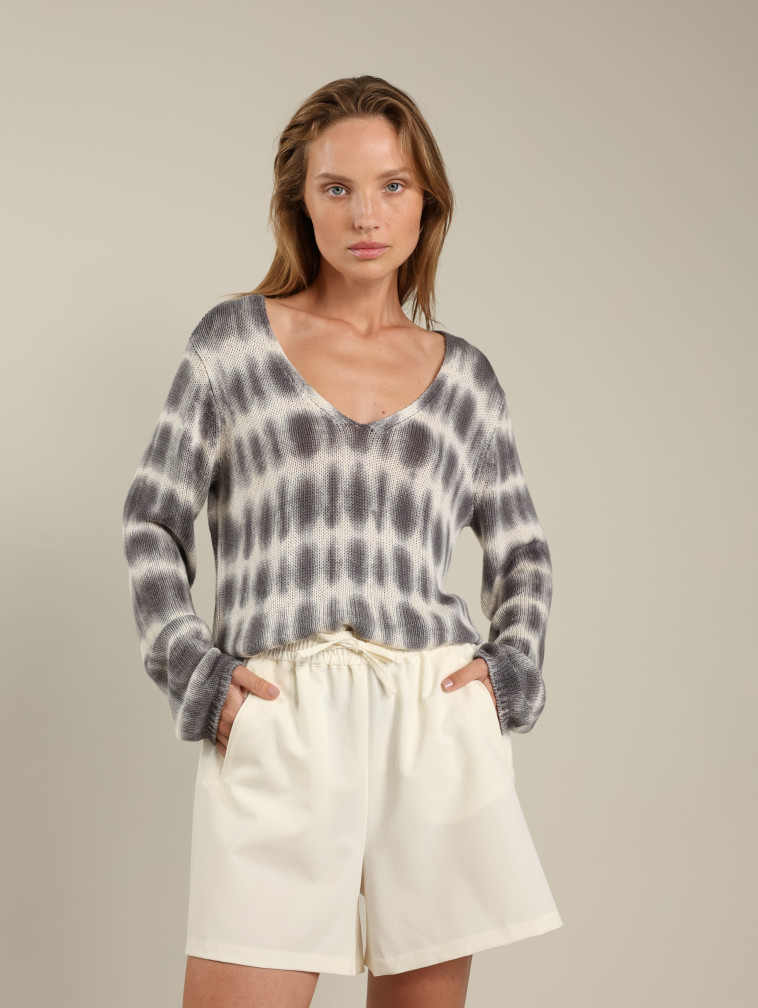 סאקס, חולצה 560 שקלים, מכנסיים 398 שקלים 