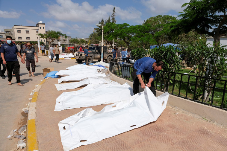 גופות ברחוב באחד הערים בלוב (צילום: REUTERS/Esam Omran Al-Fetori REFILE)