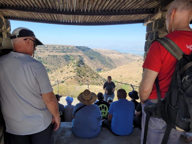 מטיילים בשמורת הטבע גמלא 