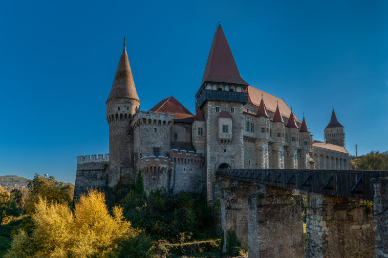טירת דרקולה בסתיו