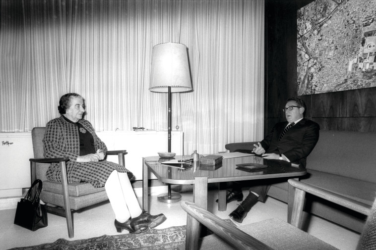 הנרי קיסינג'ר וראש הממשלה לשעבר גולדה מאיר ב-1973 (צילום: יעקב סער, לע''מ)