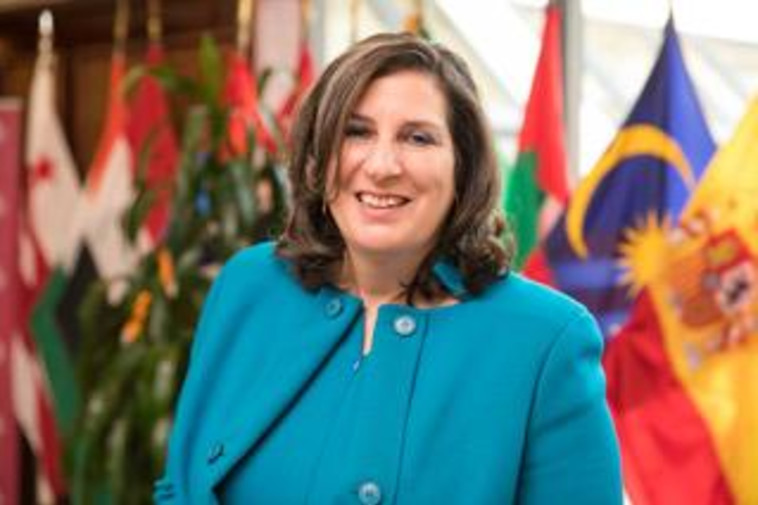 פרופ' ברנדה שפר