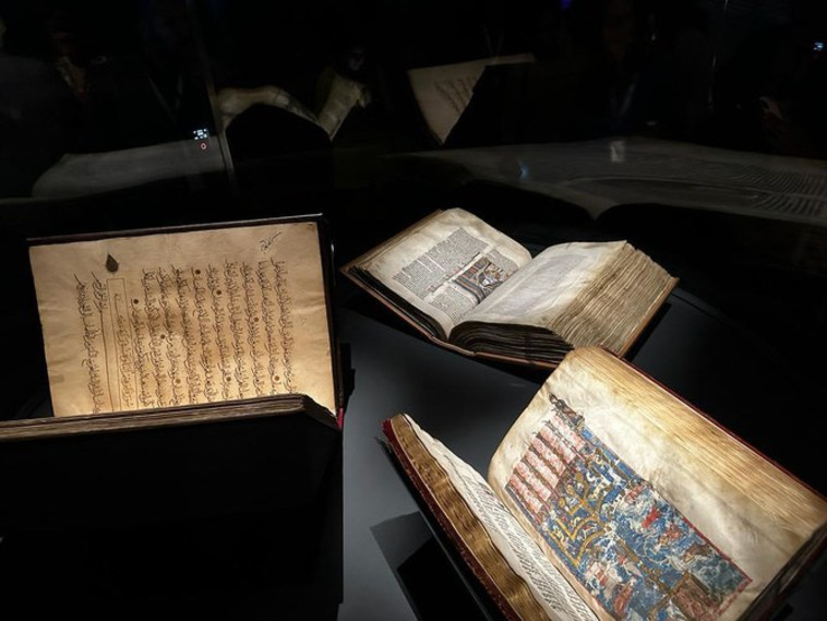 תערוכת האומנות ''מכתבי אור''