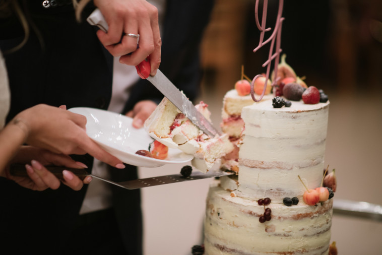 חשב שזה מצחיק, עוגת חתונה, אילוסטרציה (צילום: אינג'אימג')