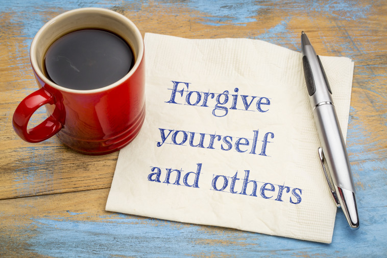 אתם צריכים להיות מסוגלים לסלוח לעצמכם, כדי להרפות ולהמשיך הלאה (צילום: אינג'אימג')