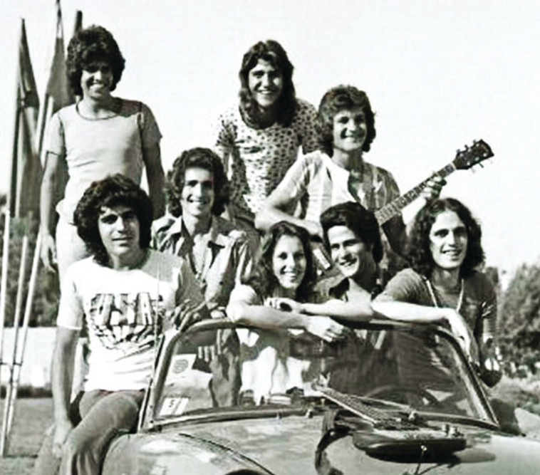 איציק ברנס, יוסי אטיאס ואבי סרוסי, צביקה פיק, דודו טופז, רותי נבון, יוני נמרי וגבי שושן