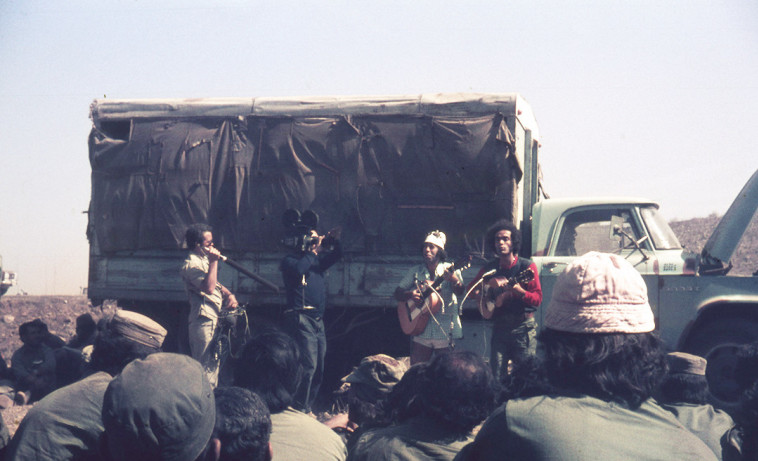 צמד הפרברים, יוסי חורי וניסים מנחם