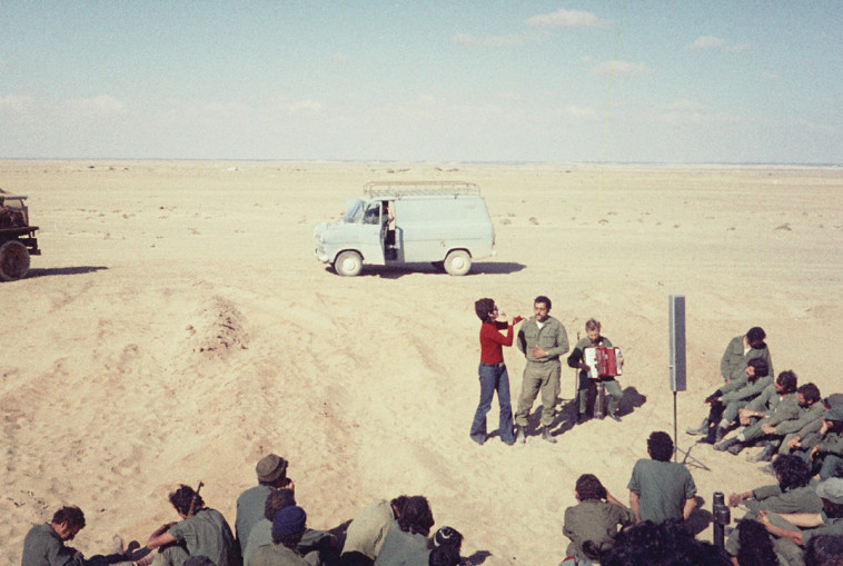 יפה ירקוני והאקורדיוניסט אלי עולש