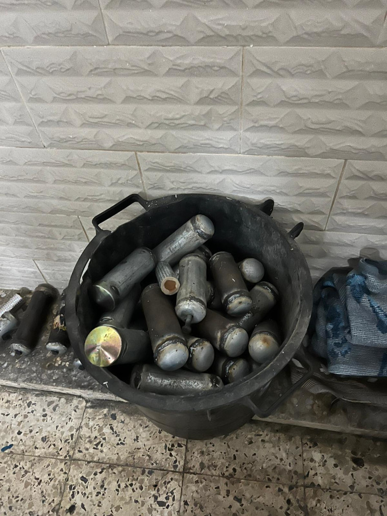 המטענים ובלוני הגז שאותרו