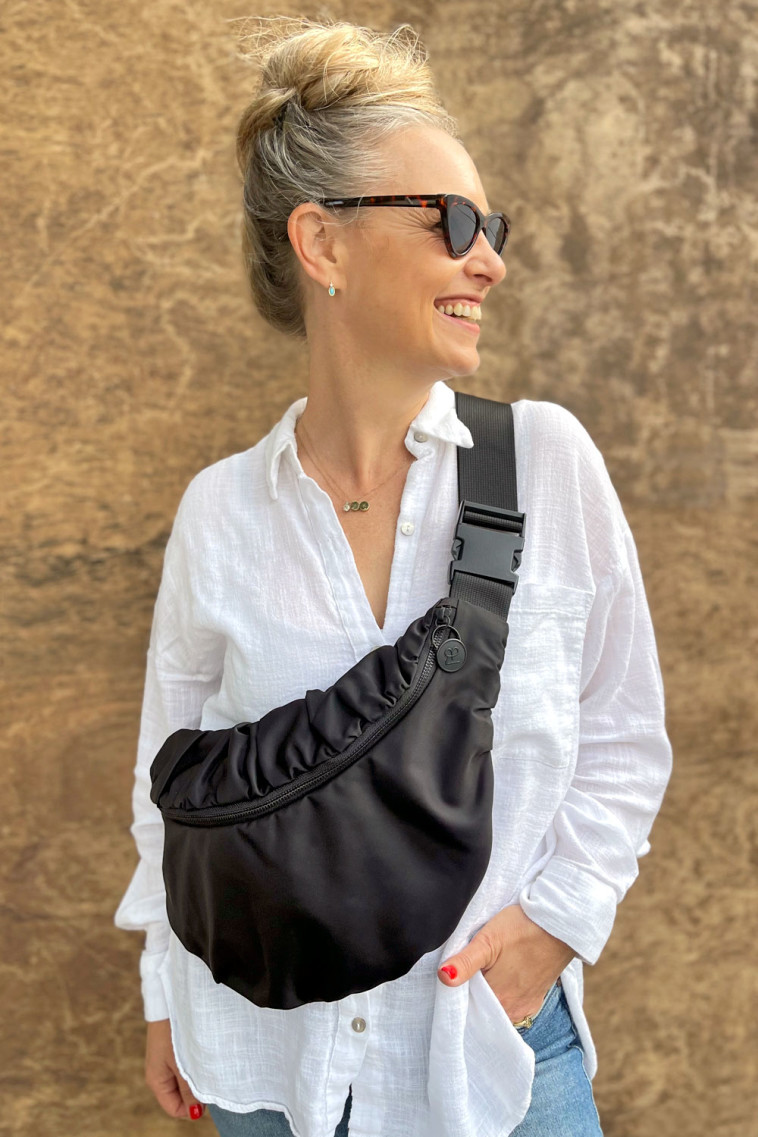 התיק שלי לטיולים בארץ ובחו''ל &ndash; תיקי הפאוץ' של עדי בקשי