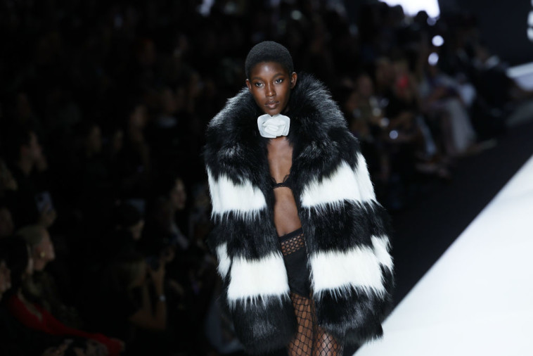 התצוגה של דולצ'ה&amp;גבאנה בשבוע האופנה במילאנו