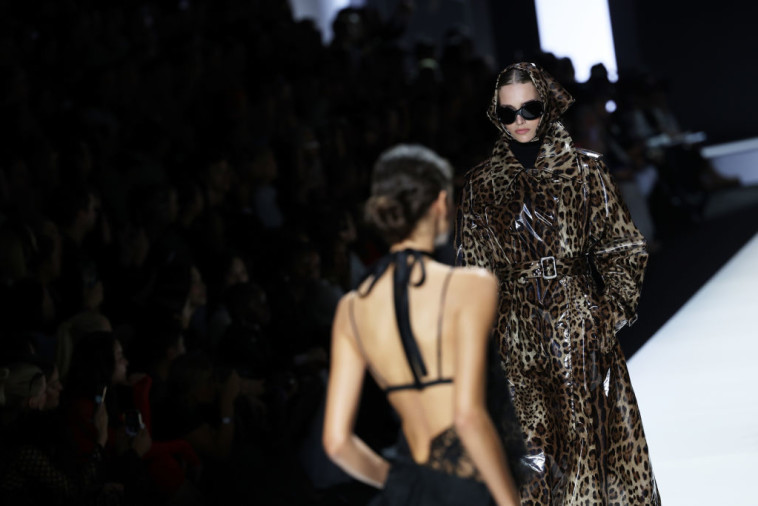 התצוגה של דולצ'ה&amp;גבאנה בשבוע האופנה במילאנו