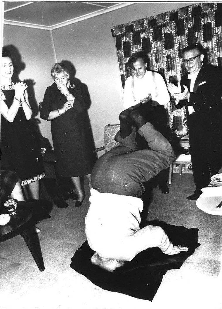 בן גוריון בבית האורחים בעין גב, 1963 (צילום: אבשלום סטרוד)