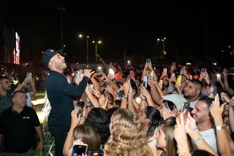 נתן גושן באירוע הפתיחה של הפסטיבל לתיאטרון אחר