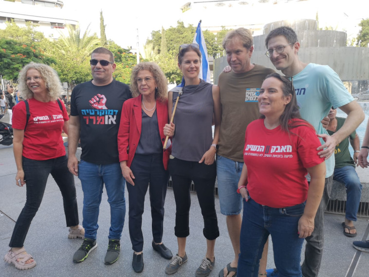 שקמה ברסלר באירוע רשימת ''כל המחאה בפתק אחד'' בדיזנגוף 