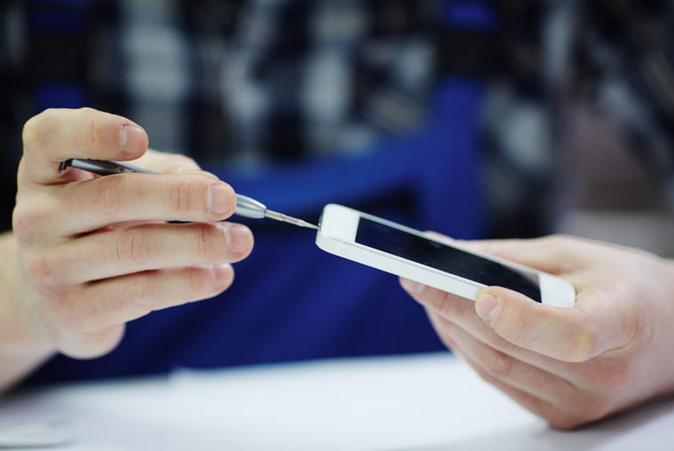 הכירו את שירות תיקוני הטלפונים של דיירקט פיקס