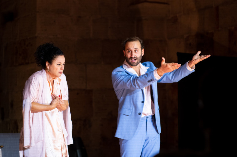 ההצגה דרכון מנגאלי 