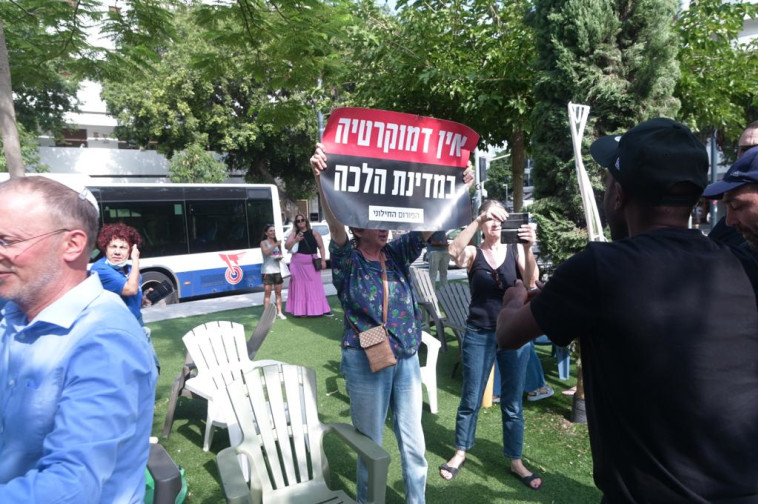 עימותים בתפילה בהפרדה בכיכר דיזינגוף בתל אביב (צילום: אבשלום ששוני)