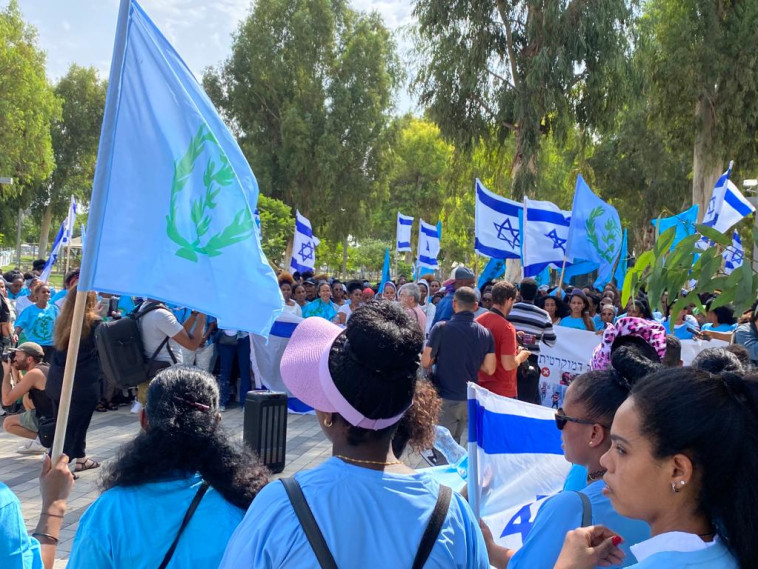 הפגנת נשים אריתראיות מול מטה מחוז ת''א במשטרה