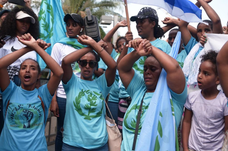 הפגנת נשים אריתראיות מול מטה מחוז ת''א במשטרה