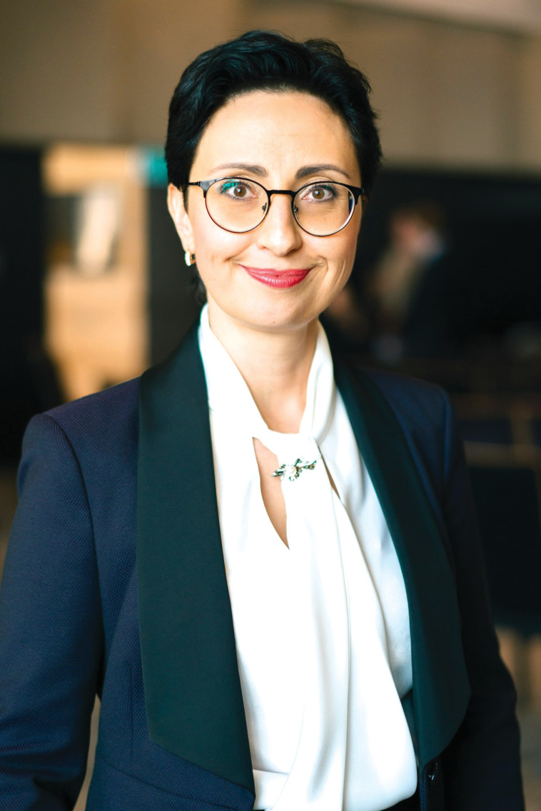 אירינה רובינציקה הנספחת הכלכלית ונציגת רשות ההשקעות של לטביה