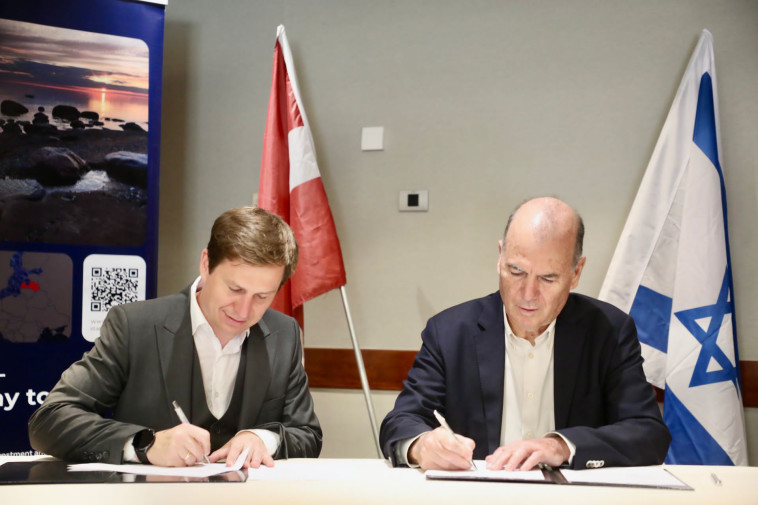 תמונה מטקס החתימה