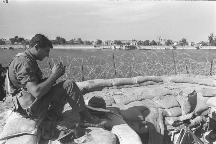 מוצב צה''ל על גדות תעלת סואץ