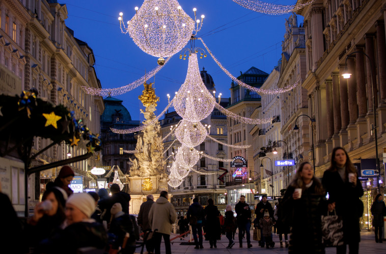 שוק חג המולד בווינה (צילום: REUTERS/Lisi Niesner)