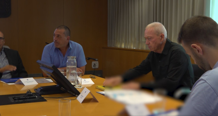 שר הביטחון יואב גלנט בהערכת מצב בפיקוד העורף