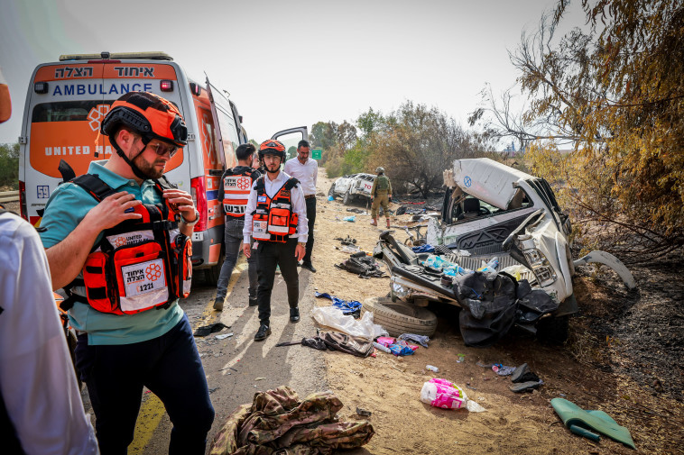 רכב שרוף בכניסה לקיבוץ עלומים