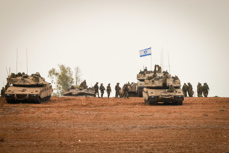 חיילי צה''ל בשטחי התארגנות ליד גבול עזה (צילום: חיים גולדברג פלאש 90)