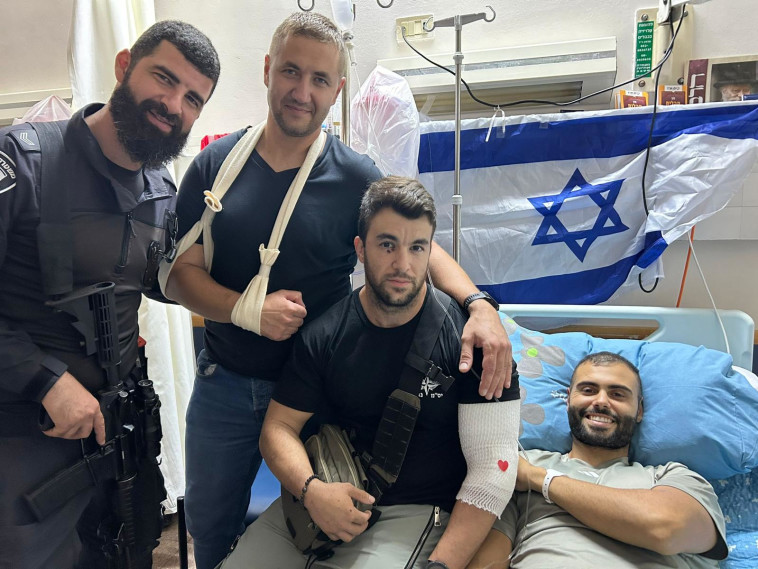 מימין לשמאל שליו , שגיא, ולרי ואלון שריקי. לוחמי יסמ נגב