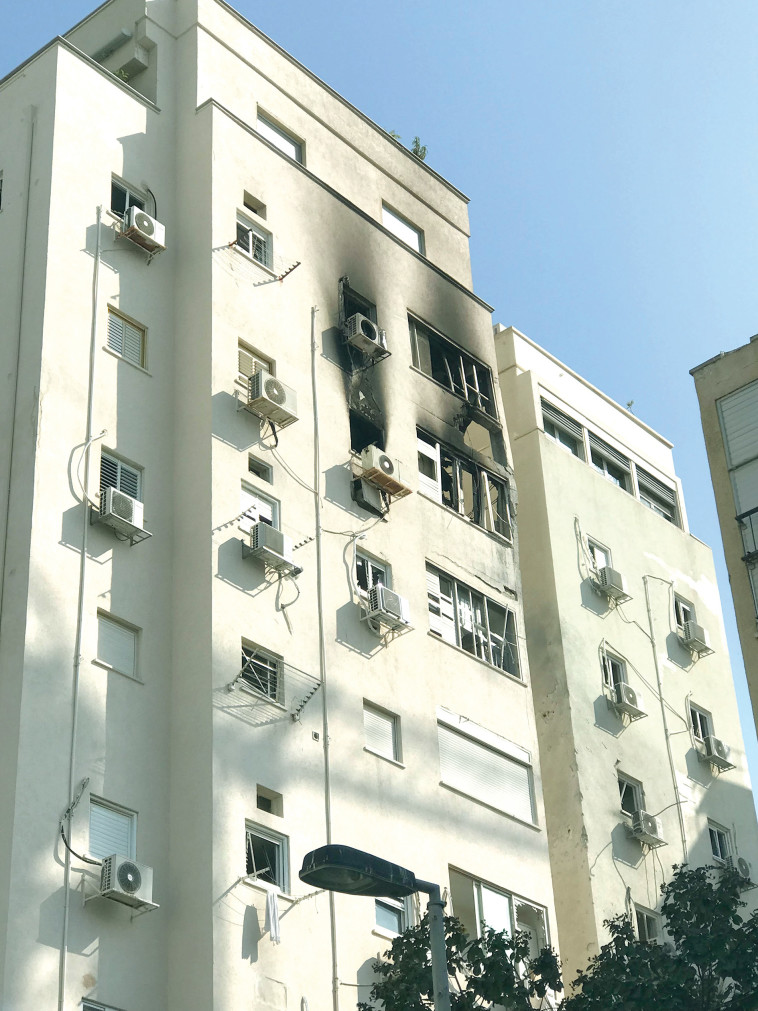 חזית הבניין