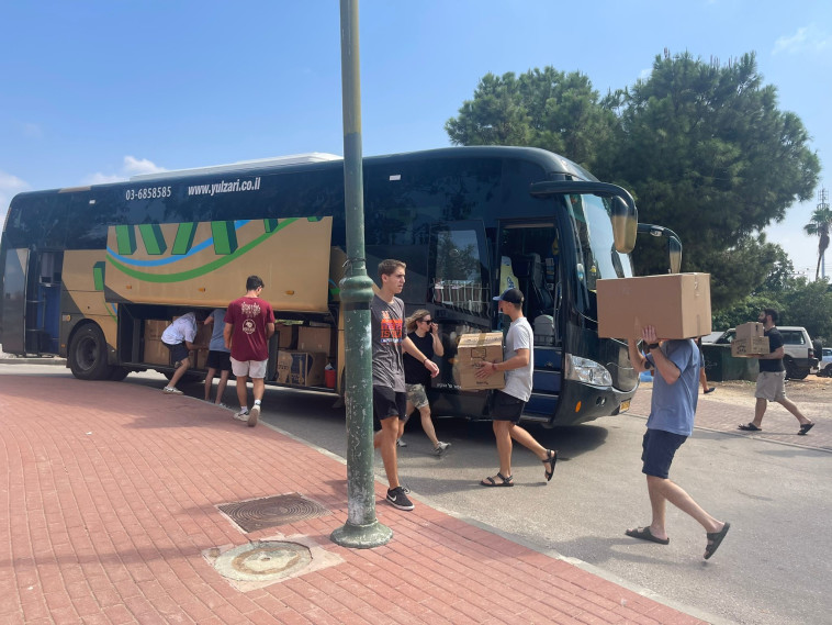 עשרות ארגזים נתרמו