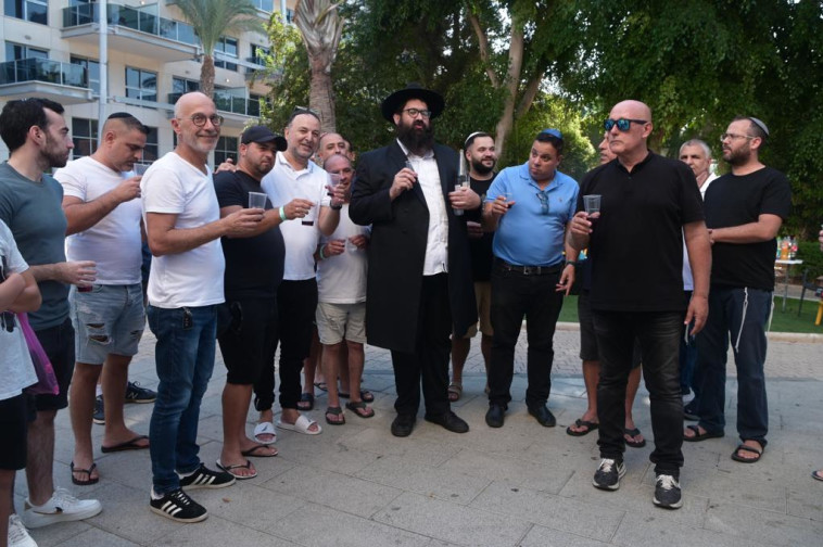 קבלת שבת של תושבי עוטף עזה בכפר המכביה