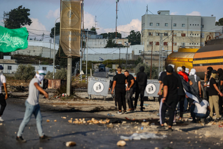 מהומות בגדה המערבית (צילום: פלאש 90)