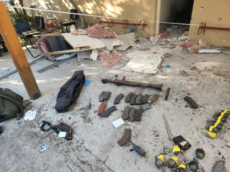 אמצעי לחימה שנמצאו בקיבוץ בארי