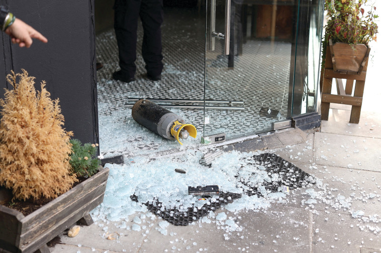 תקיפה של מסעדה יהודית בלונדון (צילום: רויטרס)