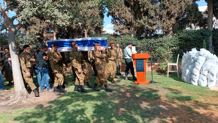 הלוויתו של אורי לוקר ז״ל (צילום: באדיבות המשפחה)