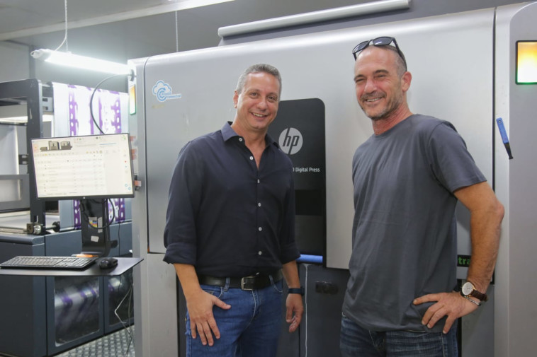נועם זילברשטיין, מנכ''ל HP Indigo & Scitex  יפתח שטרן, מנכ''ל מפעל הדפוס הדיגיטלי DIGIPACK