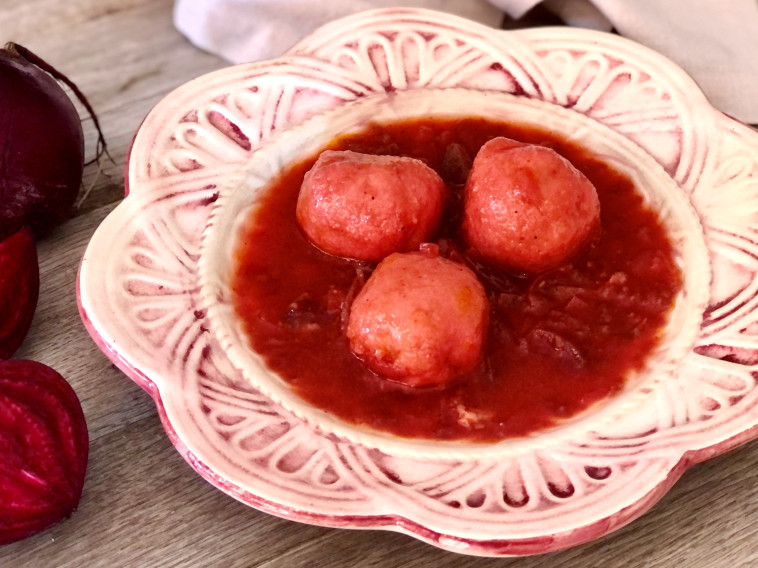 קובה סולת במרק סלק