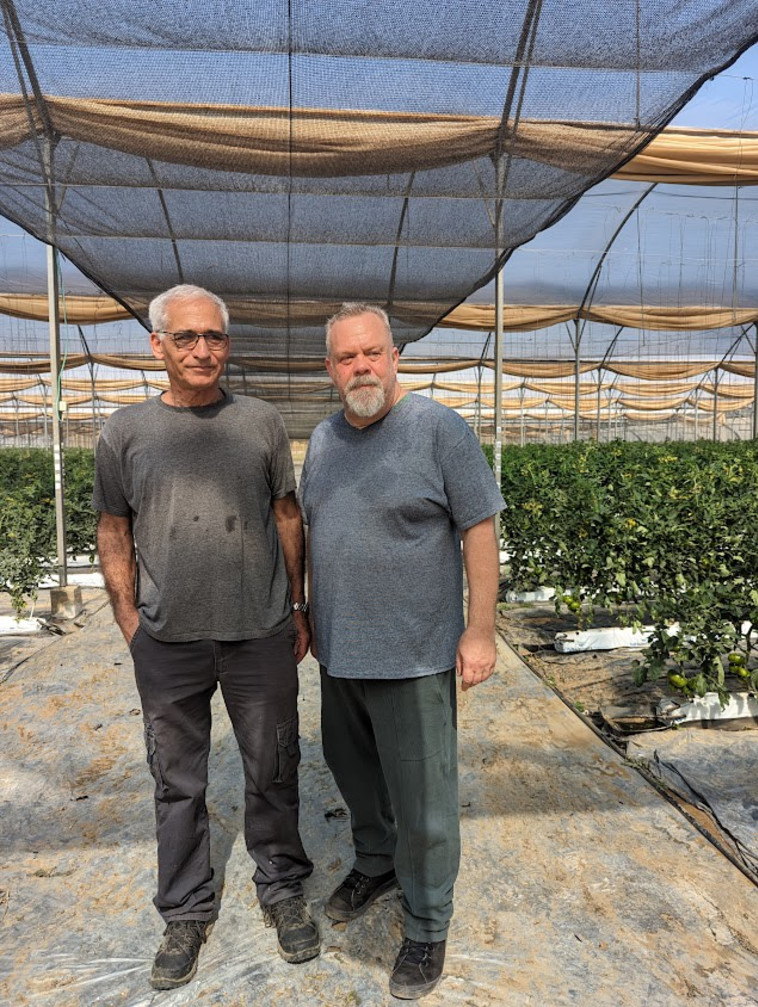 השף רן שמואלי בביקור אצל חקלאים בעוטף