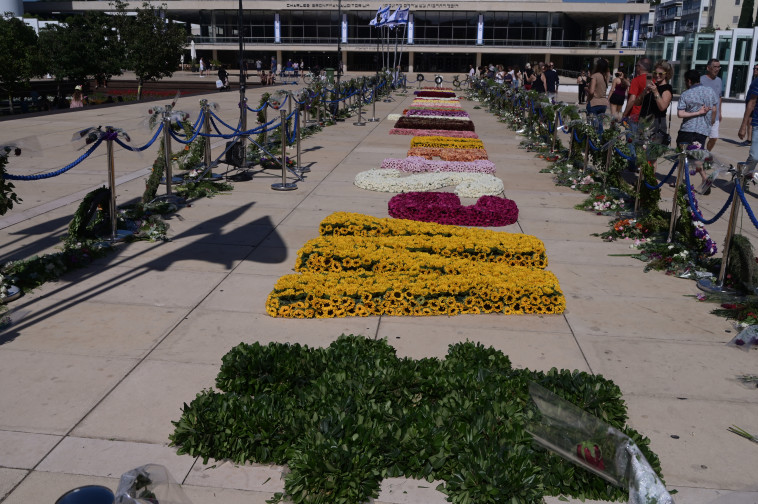 מיצג הפרחים בכיכר הבימה בתל אביב (צילום: אבשלום ששוני)