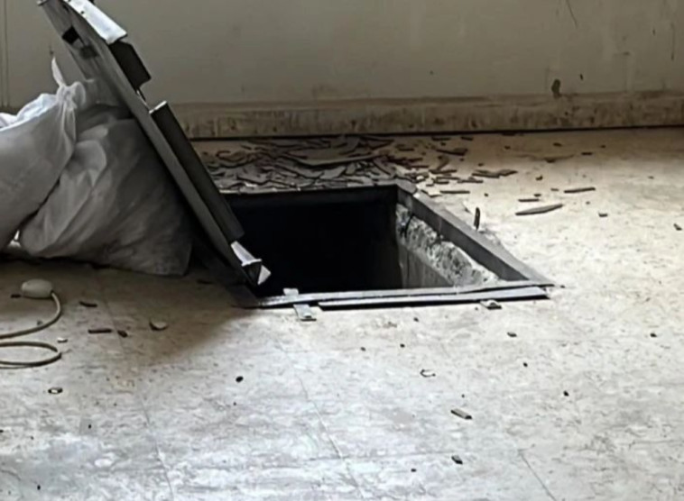 Le tunnel à l'intérieur de la mosquée (photo : porte-parole de Tsahal)