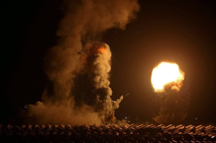הפצצות מאסיביות בעזה  (צילום: צילום מסך)