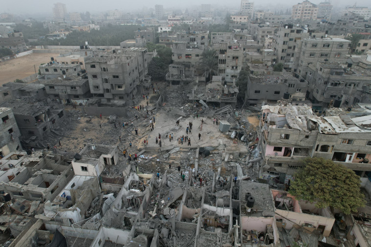 המראות לאחר הפצצת צה''ל (צילום: REUTERS/Mohammed Fayq Abu Mostafa )