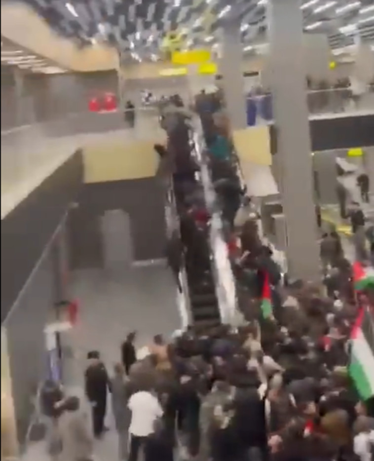 הסתערות על שדה תעופה ברוסיה